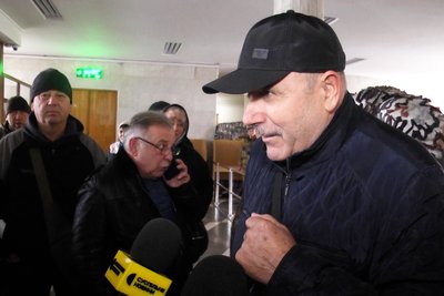 У Житомирі ветерани прийшли на сесію облради: протестували проти кулуарних призначень керівника центру вертебрології У Житомирі ветерани прийшли на сесію облради: протестували проти кулуарних призначень керівника центру вертебрології