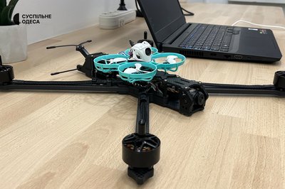 Симулятори та смуги перешкод: як в Одесі вчать керувати FPV-дронами Симулятори та смуги перешкод: як в Одесі вчать керувати FPV-дронами