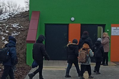 Збудували укриття та зробили ремонт — у громаді на Житомирщині у ліцеї відновили очне навчання Збудували укриття та зробили ремонт — у громаді на Житомирщині у ліцеї відновили очне навчання