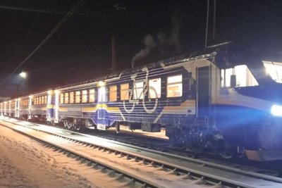 На Харківщині поїзд "Дніпро-Харків" збив 35-річного чоловіка На Харківщині поїзд "Дніпро-Харків" збив 35-річного чоловіка