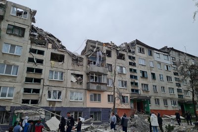 Будинок у Слов'янську після російського обстрілу 14 квітня 2023 року Будинок у Слов'янську після російського обстрілу 14 квітня 2023 року