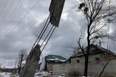 Пошкоджені 95% електромереж: у деокупованому селі Руська Лозова на Харківщині відновлюють електропостачання Пошкоджені 95% електромереж: у деокупованому селі Руська Лозова на Харківщині відновлюють електропостачання