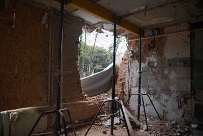 Мешканці багатоповерхівки у Сумах три місяці чекають на акти про пошкодження житла після атаки КАБ Мешканці багатоповерхівки у Сумах три місяці чекають на акти про пошкодження житла після атаки КАБ