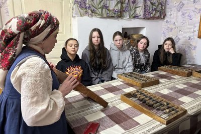 З пером, чорнилом і рахівницями: як працює "Старовинна школа" на Житомирщині