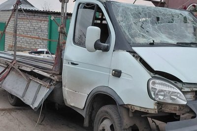 пошкоджена вантажівка пошкоджена вантажівка