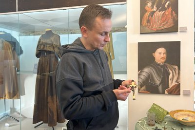 У замку на Рівненщині презентували артефакти із поховання монахинь XVIII століття У замку на Рівненщині презентували артефакти із поховання монахинь XVIII століття