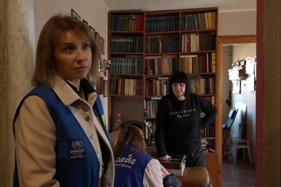 «Скло летіло, люди кричали — дуже страшно», — місцеві жителі про наслідки нічної атаки в Житомирі «Скло летіло, люди кричали — дуже страшно», — місцеві жителі про наслідки нічної атаки в Житомирі