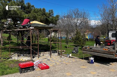 В одеському парку Перемоги оновлюють альтанки