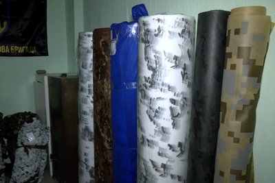 "Відволікає від сумних думок": жителі Вінниччини плетуть маскувальні сітки для оборонців "Відволікає від сумних думок": жителі Вінниччини плетуть маскувальні сітки для оборонців