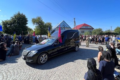 На Закарпатті попрощалися з полеглим воїном Юрієм Завадяком На Закарпатті попрощалися з полеглим воїном Юрієм Завадяком