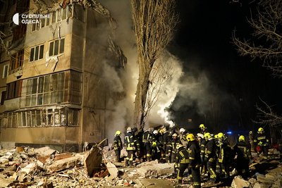 Пошкоджена багатоповерхівка Пошкоджена багатоповерхівка