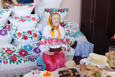 90-річна бабуся 90-річна бабуся