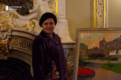 Різні ракурси та освітлення: в Одеському оперному стартувала виставка картин з зображенням театру Різні ракурси та освітлення: в Одеському оперному стартувала виставка картин з зображенням театру