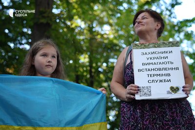 В Одесі відбувся пікет членів родин військовослужбовців за чіткі терміни служби В Одесі відбувся пікет членів родин військовослужбовців за чіткі терміни служби