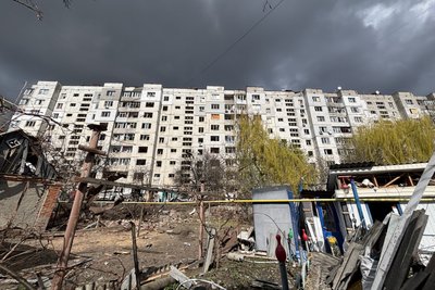 Російські дрони атакували житлові квартали Сум. Репортаж з місця влучань