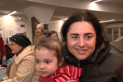 Малювання та терапія з собакою: як у харківській підземці надають психологічну допомогу дітям Малювання та терапія з собакою: як у харківській підземці надають психологічну допомогу дітям