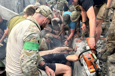 "Війна не відпустила мене". Як студент з Краматорська другий рік російського вторгнення рятує людей з-під обстрілів "Війна не відпустила мене". Як студент з Краматорська другий рік російського вторгнення рятує людей з-під обстрілів