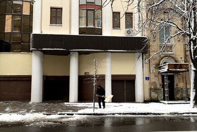 У Харкові усувають наслідки снігопаду У Харкові усувають наслідки снігопаду