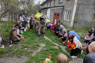 На Одещині прощалися з військовим, який загинув поблизу Бахмута На Одещині прощалися з військовим, який загинув поблизу Бахмута