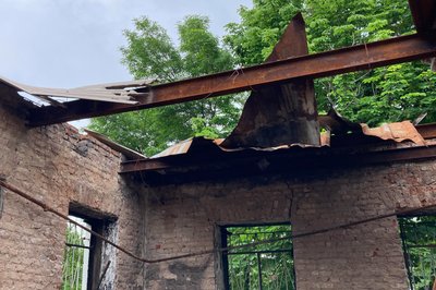 "У вогні згоріла уся техніка, меблі та п'ятдесят тисяч книг": РФ двома ударами знищила бібліотеку у Барвінковому "У вогні згоріла уся техніка, меблі та п'ятдесят тисяч книг": РФ двома ударами знищила бібліотеку у Барвінковому