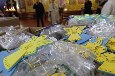 Великдень на фронт — у Житомирі освятили паски для українських воїнів