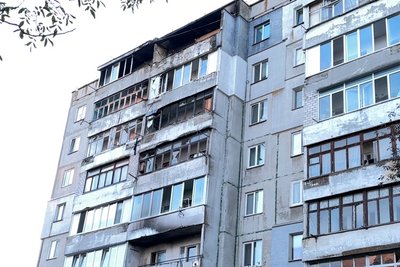 «Встигли вибігти у коридор — і за секунду стався вибух»: російський дрон влучив у квартиру пари у Бердичеві «Встигли вибігти у коридор — і за секунду стався вибух»: російський дрон влучив у квартиру пари у Бердичеві