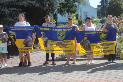 «Пам’ятаємо. Чекаємо. Боремося»: в Олевській громаді вперше провели акцію на підтримку безвісти зниклих та полонених «Пам’ятаємо. Чекаємо. Боремося»: в Олевській громаді вперше провели акцію на підтримку безвісти зниклих та полонених