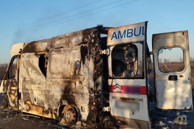Пошкоджений через атаку РФ у Червоній Хвилі автомобіль екстреної допомоги, 15 березня 2026 року Пошкоджений через атаку РФ у Червоній Хвилі автомобіль екстреної допомоги, 15 березня 2026 року