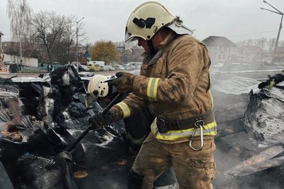У Чуднові ліквідували пожежу на автостанції: що сталося У Чуднові ліквідували пожежу на автостанції: що сталося