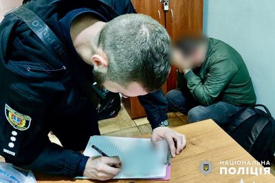 На кордоні з Молдовою затримали чоловіків, які намагалися дати хабар прикордоннику за виїзд з країни — ДПСУ На кордоні з Молдовою затримали чоловіків, які намагалися дати хабар прикордоннику за виїзд з країни — ДПСУ