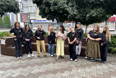 У Житомирі в рамках проєкту Урбанруху встановили перший у місті парклет У Житомирі в рамках проєкту Урбанруху встановили перший у місті парклет