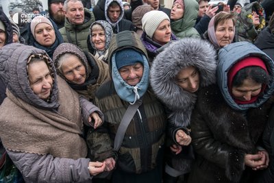 Віряни під час служби на території Києво-Печерської Лаври, Київ, 29 березня 2023 року Віряни під час служби на території Києво-Печерської Лаври, Київ, 29 березня 2023 року