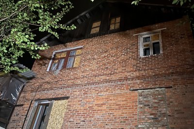 Пошкоджений ударами двоповерховий будинок у Холодногірському районі Харкова, 30 вересня 2025 року Пошкоджений ударами двоповерховий будинок у Холодногірському районі Харкова, 30 вересня 2025 року