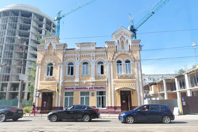 У Житомирі впритул до пам'ятки історії будують багатоповерхівку: місцеві та експерти проти — як реагує влада У Житомирі впритул до пам'ятки історії будують багатоповерхівку: місцеві та експерти проти — як реагує влада