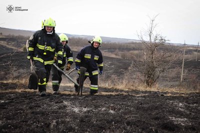 На Обухівщині загасили масштабну пожежу: горіло 10 гектар На Обухівщині загасили масштабну пожежу: горіло 10 гектар