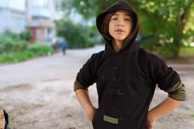 Підлітки в Луцьку облаштовують спортмайданчик у своєму дворі, щоб займатися воркаутом Підлітки в Луцьку облаштовують спортмайданчик у своєму дворі, щоб займатися воркаутом