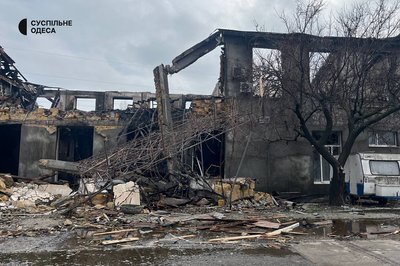 "Черговий акт агресії": в Одесі через падіння дрона зруйнувало будівлю. ФОТО "Черговий акт агресії": в Одесі через падіння дрона зруйнувало будівлю. ФОТО