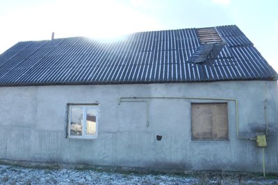 Вибиті вікна, двері, пошкоджені стіни: в одній із громад Житомирщині усувають наслідки атаки армії РФ Вибиті вікна, двері, пошкоджені стіни: в одній із громад Житомирщині усувають наслідки атаки армії РФ