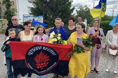 На Вінниччині зустріли звільнених з полону Олександра Геращенка та Олександра Галянта На Вінниччині зустріли звільнених з полону Олександра Геращенка та Олександра Галянта