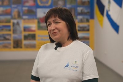 "Тут є відчуття рідного дому" — як переселенці із Херсонщини знаходять підтримку у центрі "Вільні разом" у Житомирі "Тут є відчуття рідного дому" — як переселенці із Херсонщини знаходять підтримку у центрі "Вільні разом" у Житомирі
