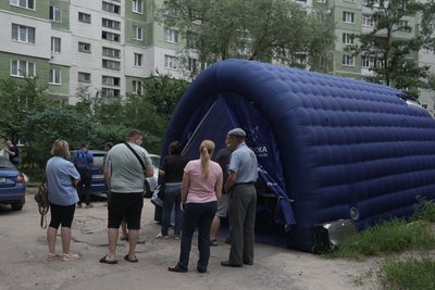 "Вигоріло все". У Сумах російські БпЛА вдарили по “Епіцентру”, будинках і авто "Вигоріло все". У Сумах російські БпЛА вдарили по “Епіцентру”, будинках і авто