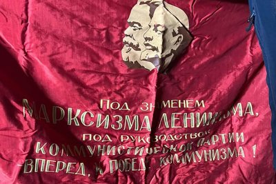 ДБР затримало миколаївського правоохоронця під час передачі наркотиків