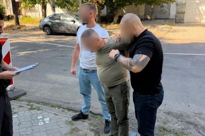Начальника Миколаївського обласного ТЦК затримали під час одержання 10 тисяч доларів Начальника Миколаївського обласного ТЦК затримали під час одержання 10 тисяч доларів