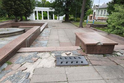 Каскадний фонтан і плитка на Старому бульварі в Житомирі: який стан і чи запланований ремонт