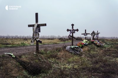 Частина людей, що були поховані на цвинтарі Геологів, обороняла Антонівський міст, частина загинула у Бузковому парку — Суспільне Частина людей, що були поховані на цвинтарі Геологів, обороняла Антонівський міст, частина загинула у Бузковому парку — Суспільне