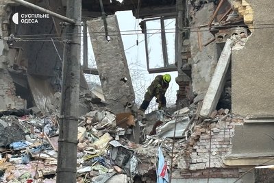 В Одесі внаслідок атаки РФ пошкоджено інфраструктуру та житлові будинки, є поранені В Одесі внаслідок атаки РФ пошкоджено інфраструктуру та житлові будинки, є поранені