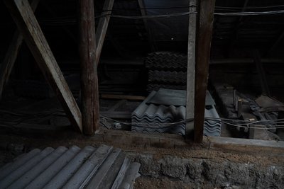 У Миколаєві триває робота з перекриття дахів, пошкоджених обстрілами