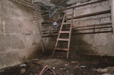 Жителі одного з будинків Харкова просять відремонтувати підвал, який не можуть використовувати як укриття Жителі одного з будинків Харкова просять відремонтувати підвал, який не можуть використовувати як укриття