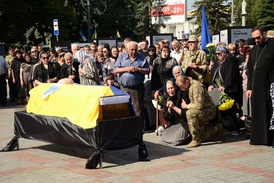 У Рівному попрощалися зі старшим солдатом Ігорем Нечипориком У Рівному попрощалися зі старшим солдатом Ігорем Нечипориком