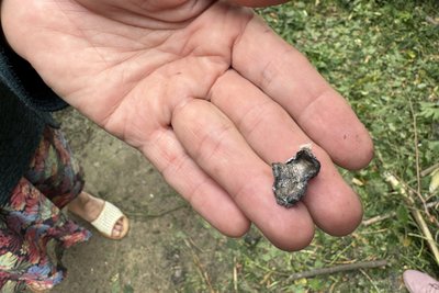 "Це була «касетка»". Місцеві жителі показали наслідки удару з РСЗВ по Сумах "Це була «касетка»". Місцеві жителі показали наслідки удару з РСЗВ по Сумах